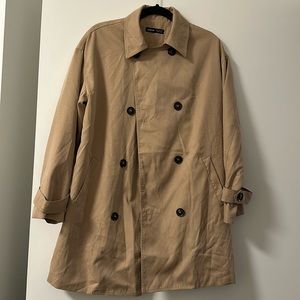 Trench coat / never worn